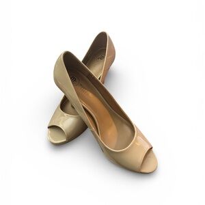 Elegant Mootsies Tootsies Beige Peep-Toe Heels